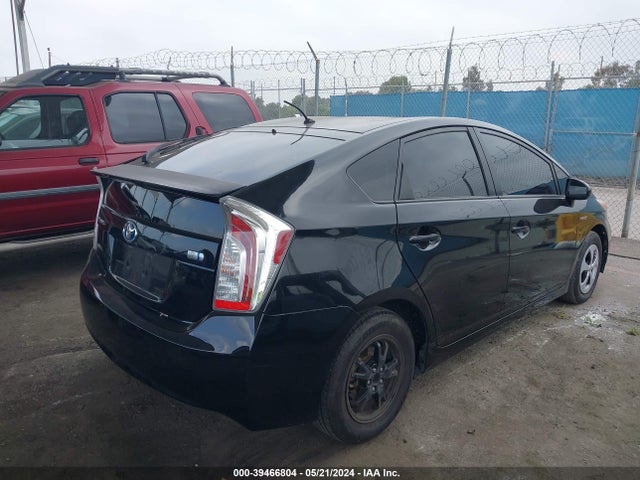 Toyota Prius Two 2014 JTDKN3DU7E1767452 Image 4