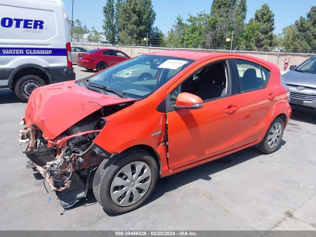 Toyota Prius C Three 2014 JTDKDTB35E1062923 Image 2