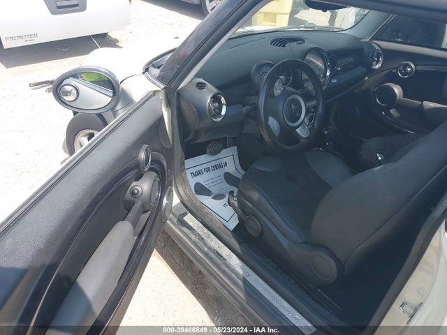 2009 MINI COOPER S WMWMF73519TW87109 Photo 4