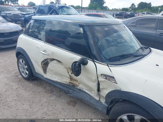 2009 MINI COOPER S WMWMF73519TW87109 Photo 5
