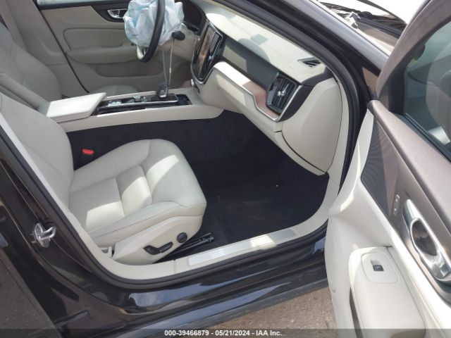 7JRL12FZ3NG172244 Volvo S60 B5 Momentum