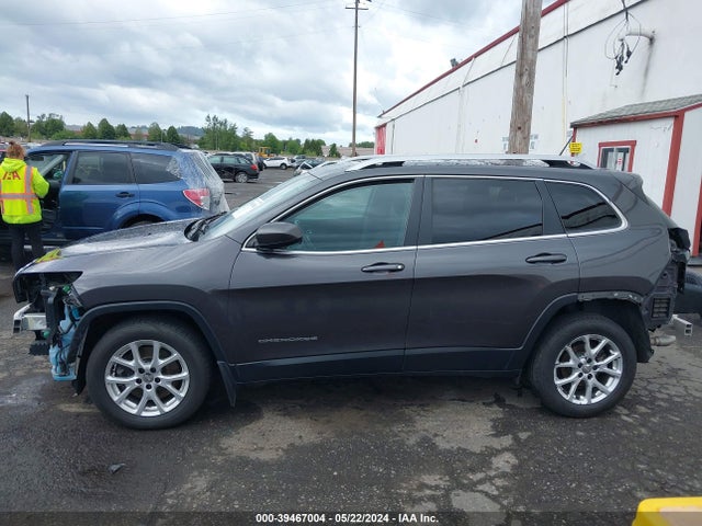 1C4PJLCB3HW662514 Jeep Cherokee Latitude Fwd