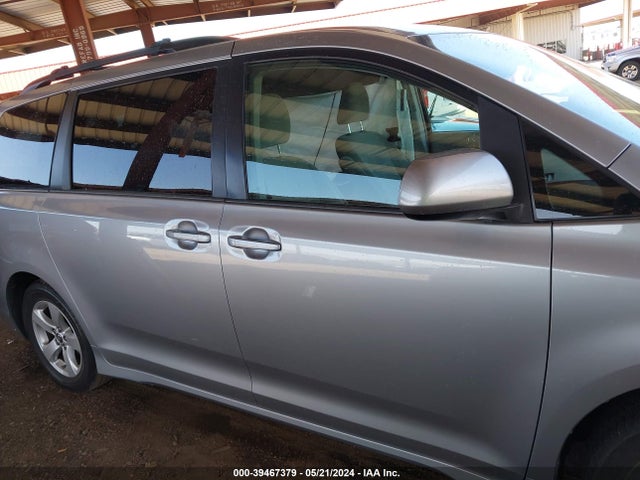 Toyota Sienna Le 8 Passenger 2018 5TDKZ3DC7JS902065 Image 13