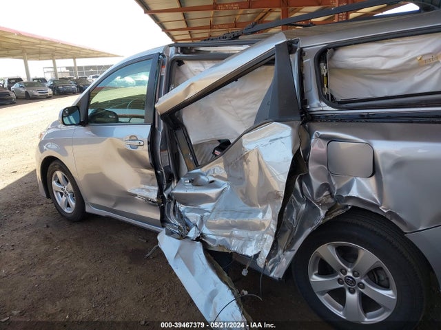 Toyota Sienna Le 8 Passenger 2018 5TDKZ3DC7JS902065 Image 14