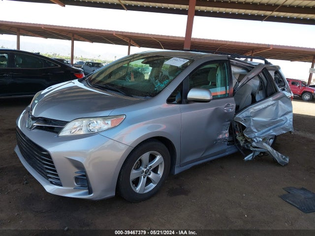 Toyota Sienna Le 8 Passenger 2018 5TDKZ3DC7JS902065 Image 2