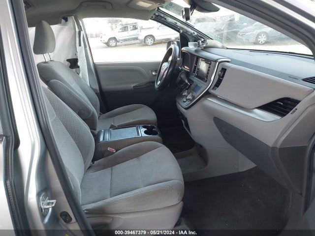 Toyota Sienna Le 8 Passenger 2018 5TDKZ3DC7JS902065 Image 5
