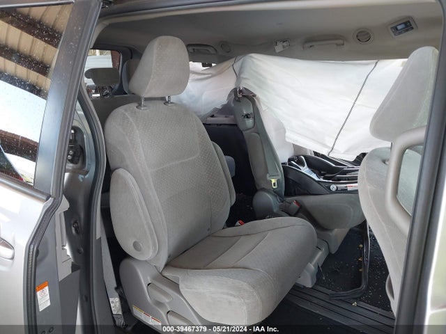 Toyota Sienna Le 8 Passenger 2018 5TDKZ3DC7JS902065 Image 8