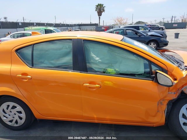 Toyota Prius C Two 2016 JTDKDTB34G1138621 Image 13
