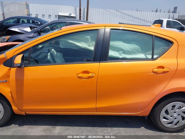 Toyota Prius C Two 2016 JTDKDTB34G1138621 Image 14