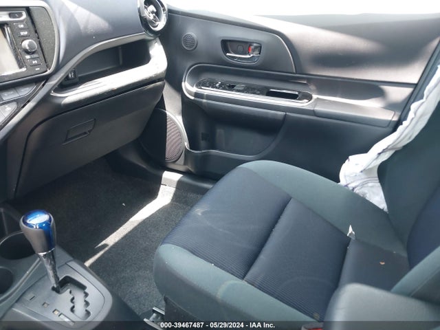 Toyota Prius C Two 2016 JTDKDTB34G1138621 Image 5
