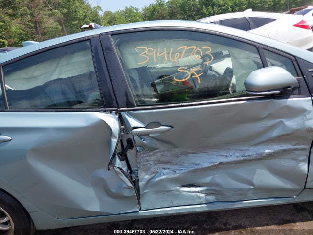 Toyota Prius Two 2017 JTDKBRFU9H3026852 Image 13