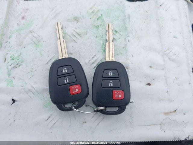 Toyota RAV4 LE 2016 2T3BFREVXGW429913 Image 11