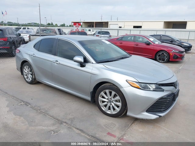 Toyota CAMRY LE 2018 4T1B11HK3JU129776 zdjęcie główne