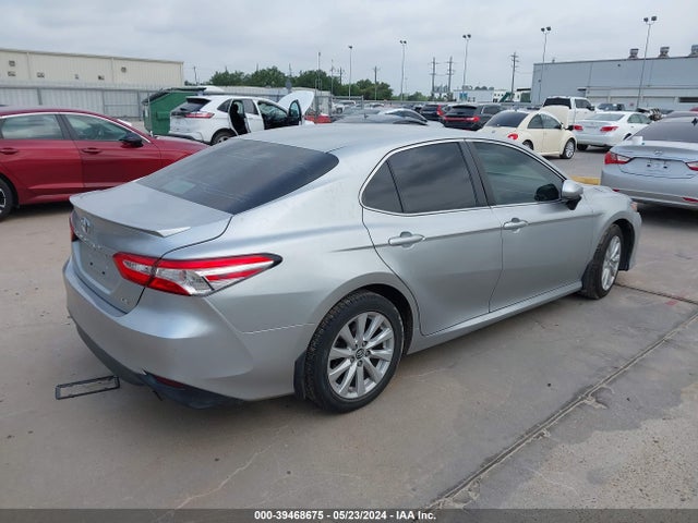 Toyota CAMRY LE 2018 4T1B11HK3JU129776 Image 4