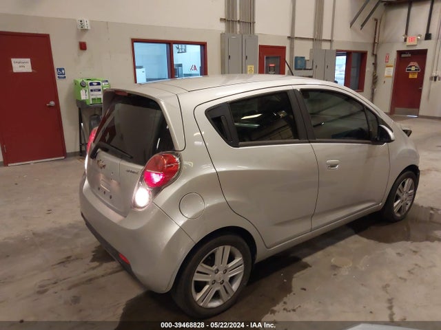 Chevrolet Spark 1lt Cvt 2015 KL8CD6S99FC742087 Image 4