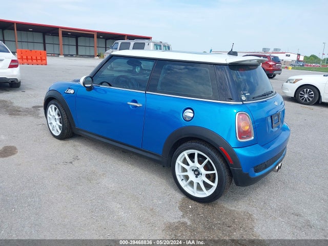 2007 MINI COOPER S WMWMF73517TL86305 Photo 2