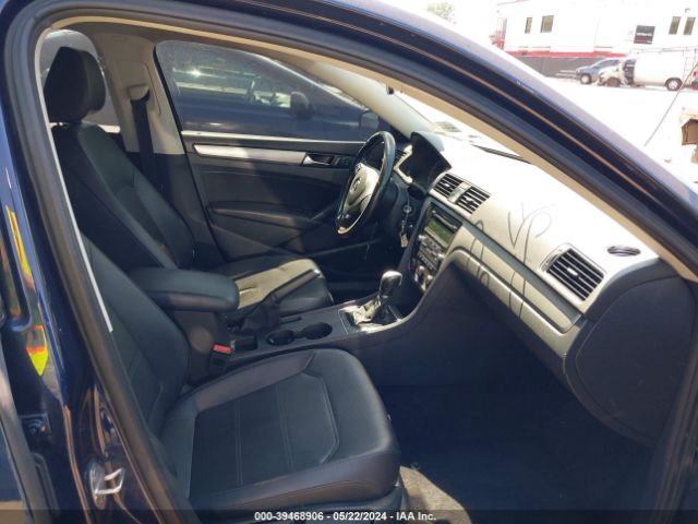 1VWAT7A39FC049330 Volkswagen Passat 1.8t Wolfsburg Edition