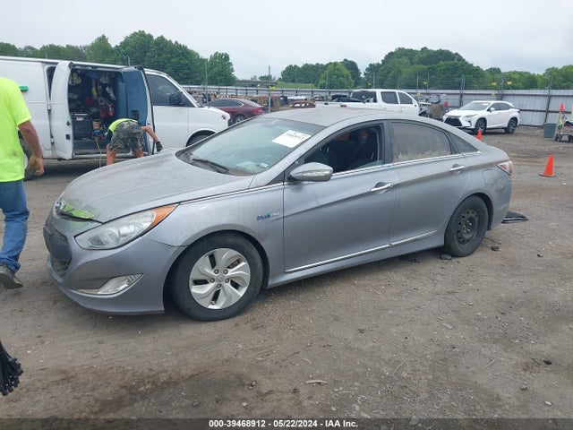 Hyundai SONATA HYBRID 2015 KMHEC4A48FA130693 Image 2