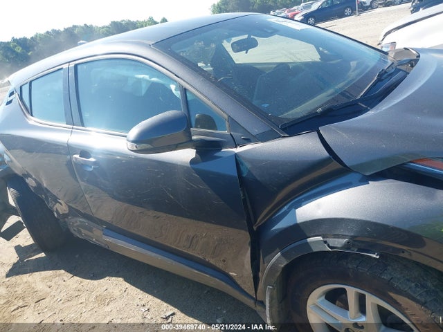 Toyota C-HR LE 2020 NMTKHMBX7LR111924 Image 14