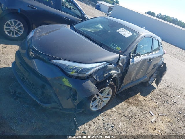 Toyota C-HR LE 2020 NMTKHMBX7LR111924 Image 2