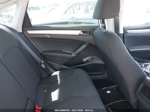 1VWAT7A33HC009134 Volkswagen Passat 1.8t S