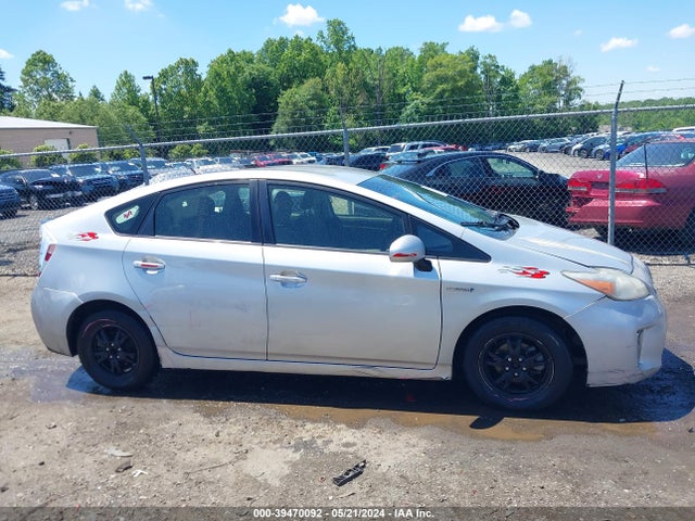 Toyota Prius Two 2015 JTDKN3DU5F0434822 Image 13