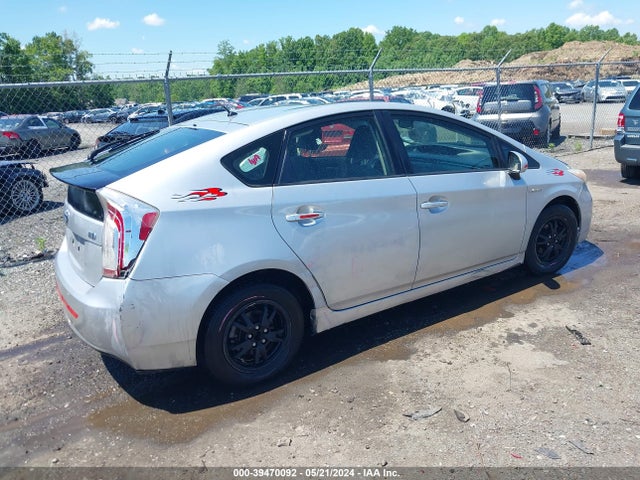 Toyota Prius Two 2015 JTDKN3DU5F0434822 Image 4