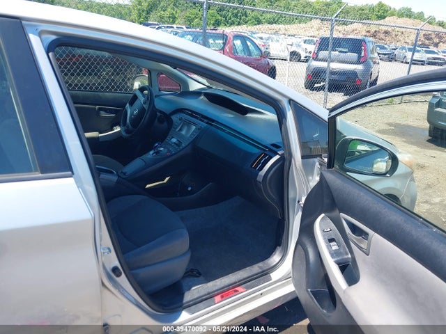 Toyota Prius Two 2015 JTDKN3DU5F0434822 Image 5