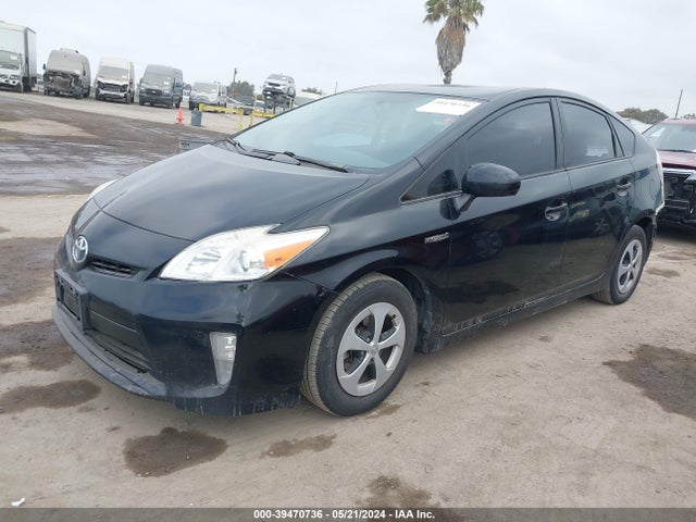 Toyota Prius Three 2015 JTDKN3DU9F1902559 Image 2