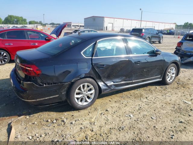 1VWAT7A3XHC047833 Volkswagen Passat 1.8t S