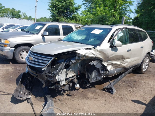 Chevrolet Traverse 1lt 2015 1GNKRGKD4FJ356212 Image 2