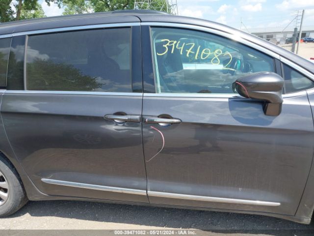 2C4RC1BG2HR660492 Chrysler Pacifica Touring-l