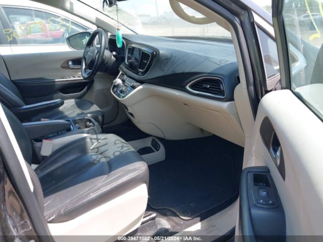 2C4RC1BG2HR660492 Chrysler Pacifica Touring-l