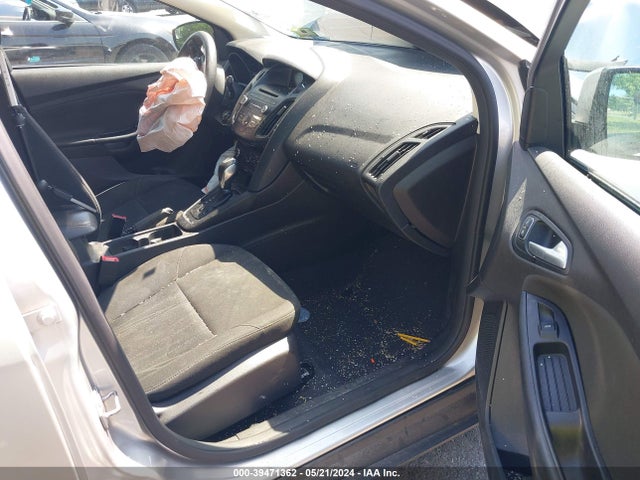 Ford FOCUS SE 2016 1FADP3F2XGL271931 Image 5