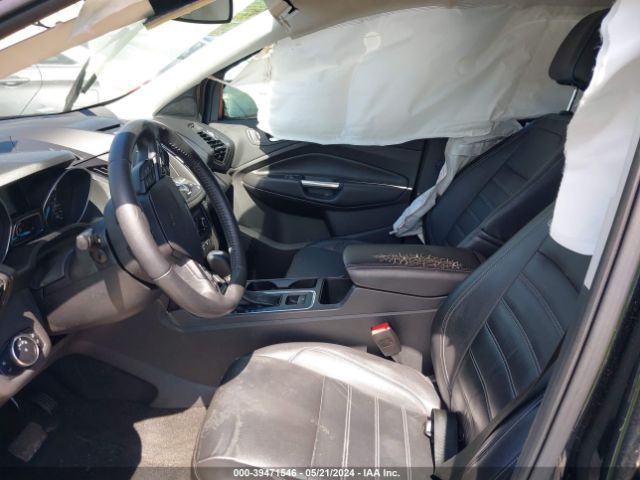 1FMCU0J92HUA57945 Ford Escape Titanium