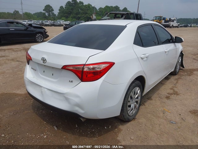 Toyota COROLLA LE 2018 5YFBURHE2JP805202 Image 4