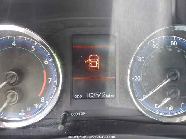 Toyota COROLLA LE 2018 5YFBURHE2JP805202 Image 7