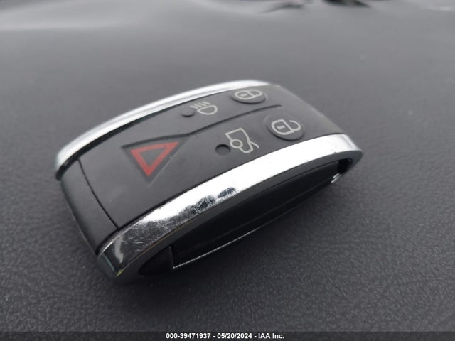 2011 JAGUAR XF SAJWA0GBXBLS01888 Photo 10