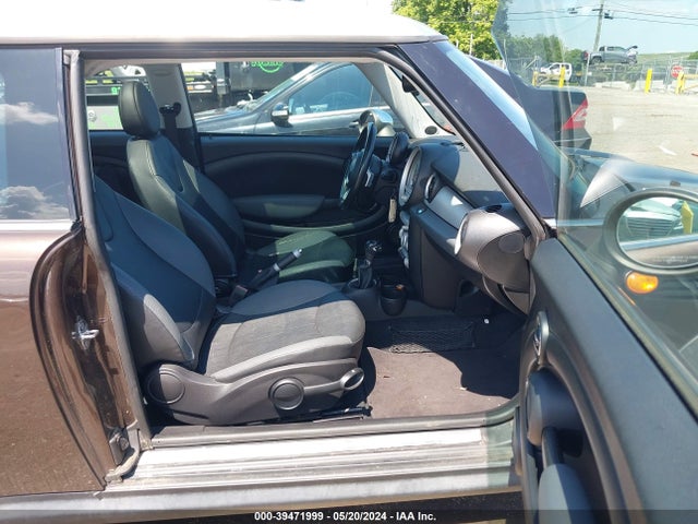 2008 MINI COOPER CLUBMAN WMWML33528TN67920 Photo 4