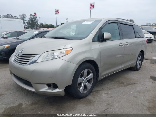 Toyota Sienna Le 8 Passenger 2017 5TDKZ3DC5HS829689 Image 2