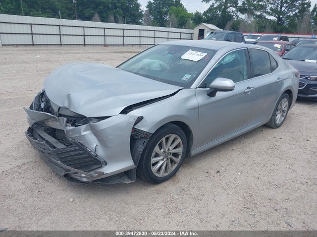 Toyota CAMRY LE 2022 4T1C11AKXNU629633 Image 2