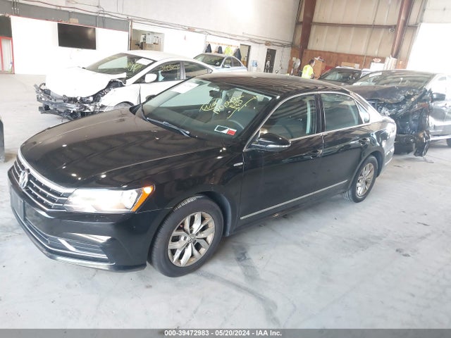 1VWAT7A3XGC030822 Volkswagen Passat 1.8t S