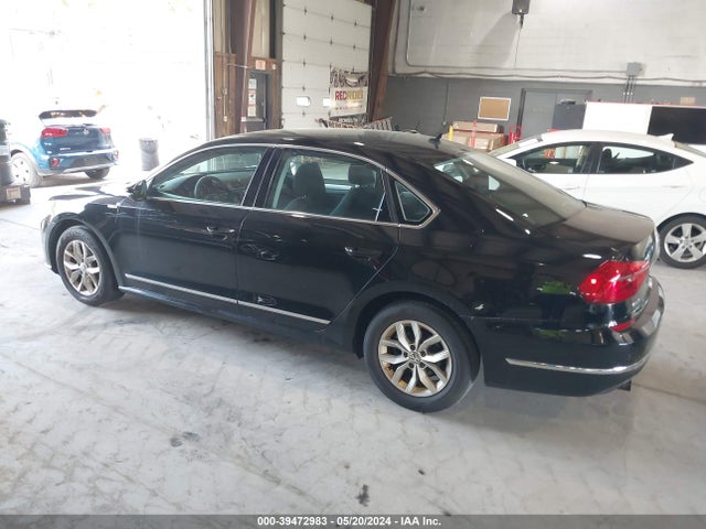 1VWAT7A3XGC030822 Volkswagen Passat 1.8t S
