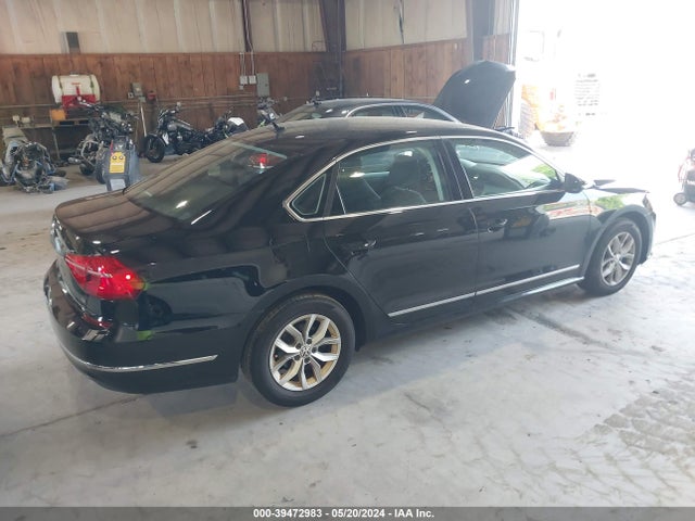 1VWAT7A3XGC030822 Volkswagen Passat 1.8t S
