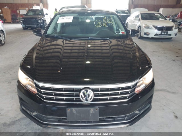 1VWAT7A3XGC030822 Volkswagen Passat 1.8t S