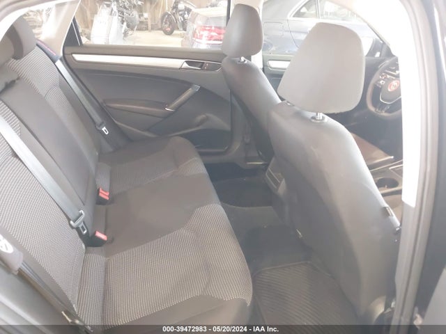 1VWAT7A3XGC030822 Volkswagen Passat 1.8t S