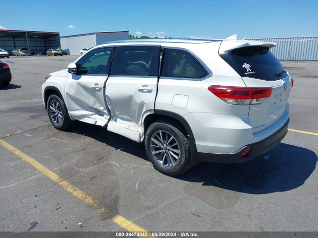 Toyota Highlander Xle 2018 5TDJZRFH2JS561309 Image 3