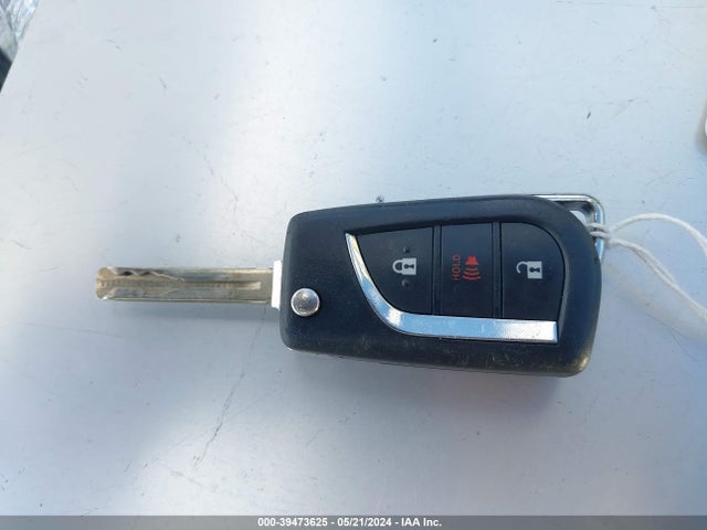 Toyota C-HR XLE 2018 NMTKHMBX2JR038846 Image 11