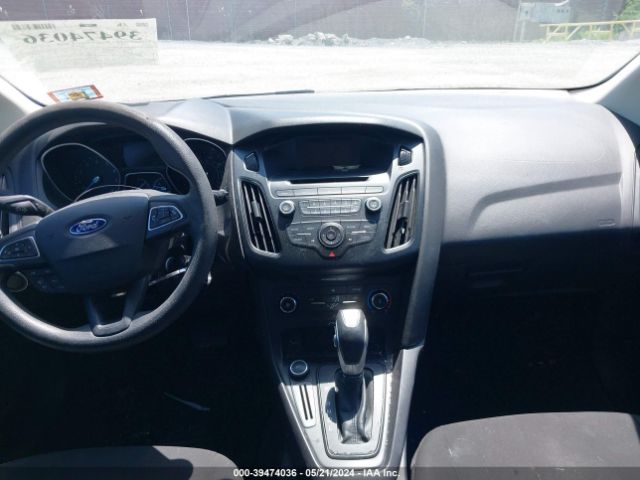 1FADP3K25FL301048 Ford FOCUS SE