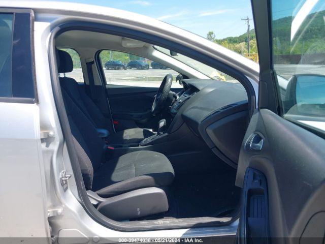 1FADP3K25FL301048 Ford FOCUS SE